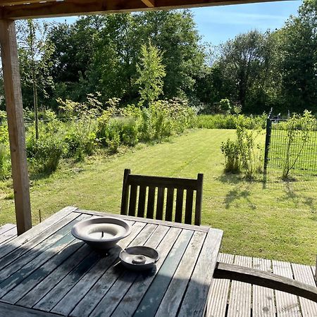 Vrijstaand Chalet Met Veel Buitenruimte En Veranda Zuid-Scharwoude Eksteriør bilde