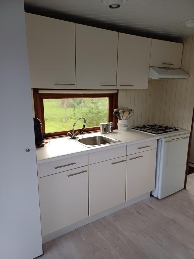 Vrijstaand Chalet Met Veel Buitenruimte En Veranda Zuid-Scharwoude Eksteriør bilde