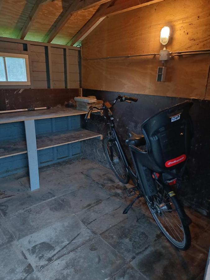 Vrijstaand Chalet Met Veel Buitenruimte En Veranda Zuid-Scharwoude Eksteriør bilde