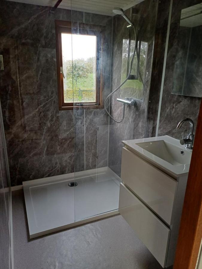 Vrijstaand Chalet Met Veel Buitenruimte En Veranda Zuid-Scharwoude Eksteriør bilde
