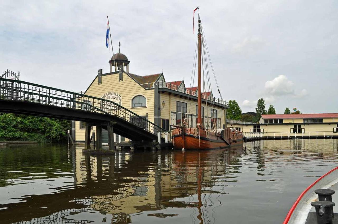 Vrijstaand Chalet Met Veel Buitenruimte En Veranda Zuid-Scharwoude Eksteriør bilde